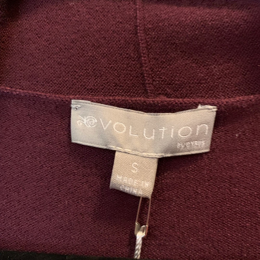 NWT, Elegant Burgundy Women's Sweater. Size small - Picture 2 of 10
